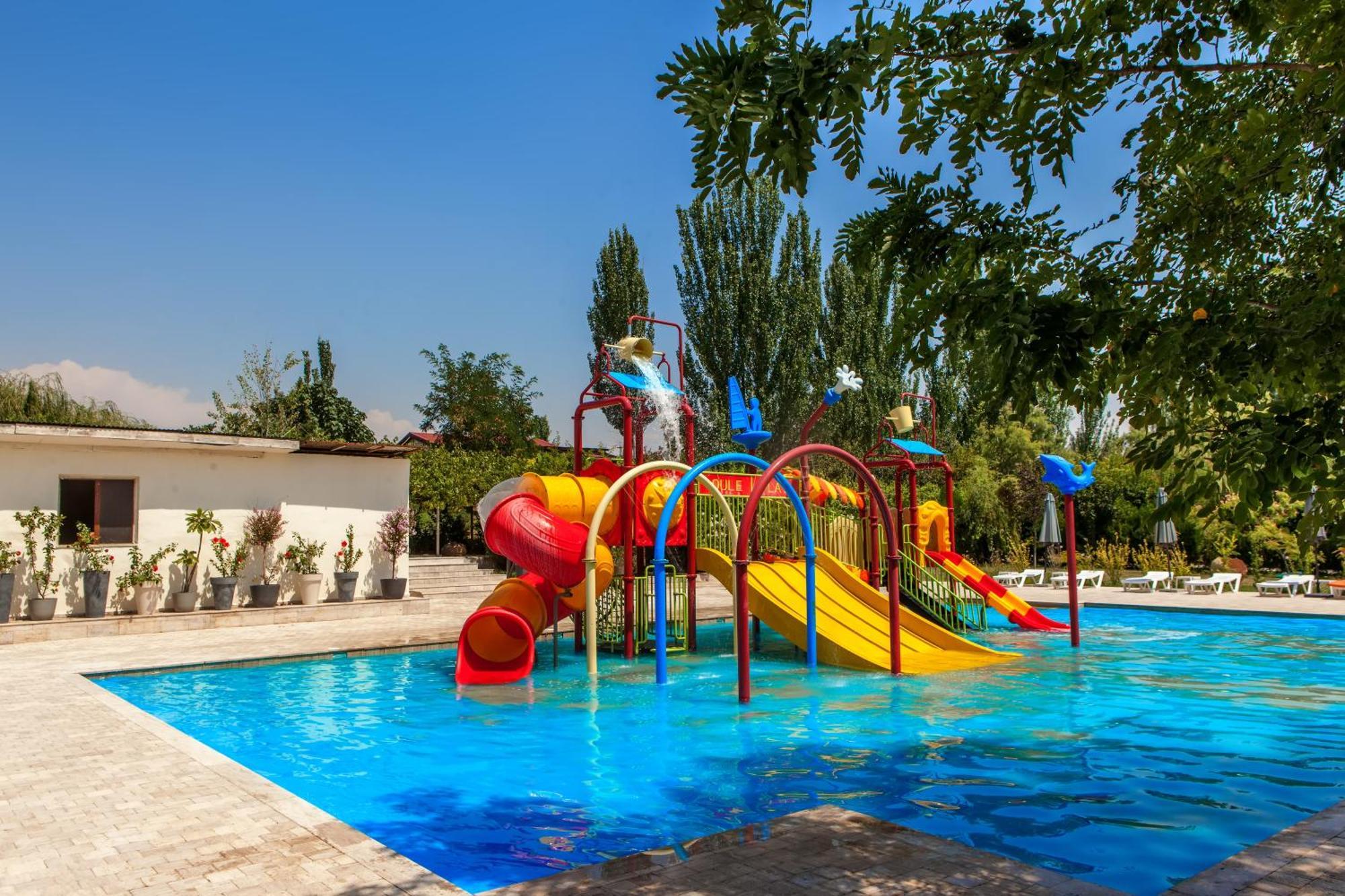 יירבאן Cross Resort Hotel מראה חיצוני תמונה